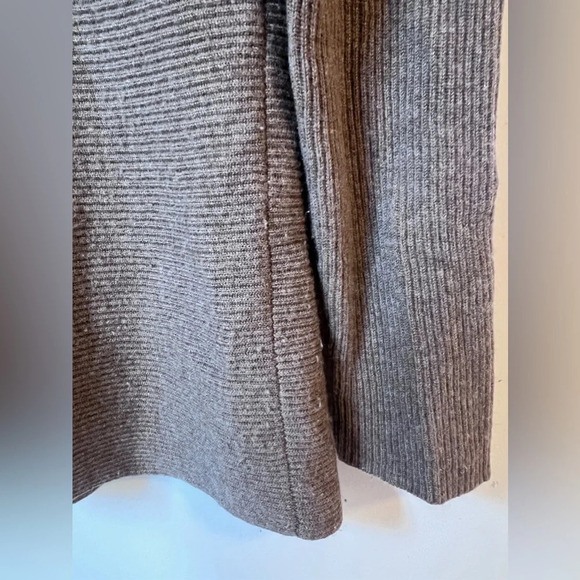 Cashmere Ribbed Turtleneck Beige Sweater Fable - Picture 3 of 10